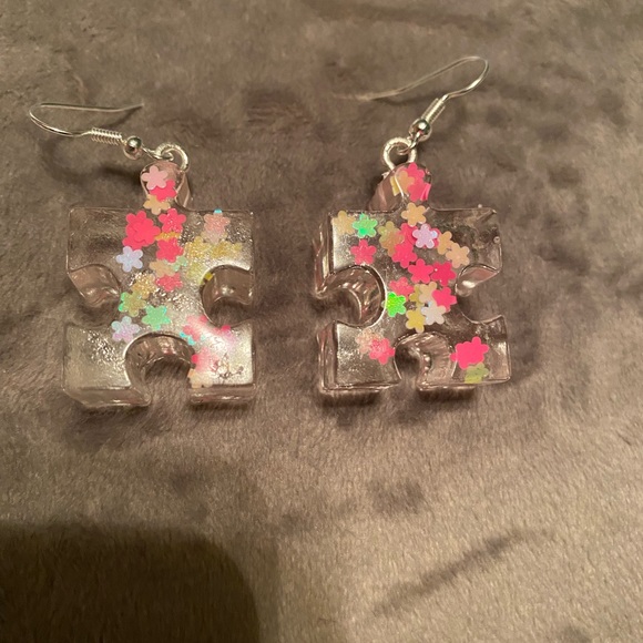 Earrings - Picture 1 of 2